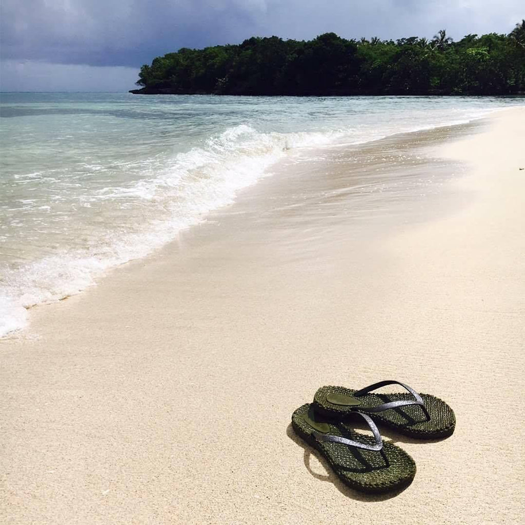 Cheerful Flip Flops Grey